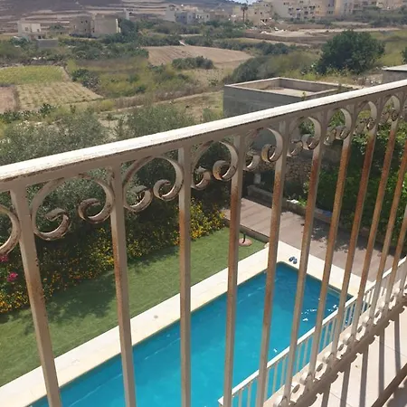 Airy Apt W/terrace, Valley Views & Communal Pool Gz-kbow1-1 شقة Għasri