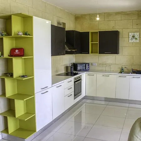Airy Apt W/terrace, Valley Views & Communal Pool Gz-kbow1-1 아파트
