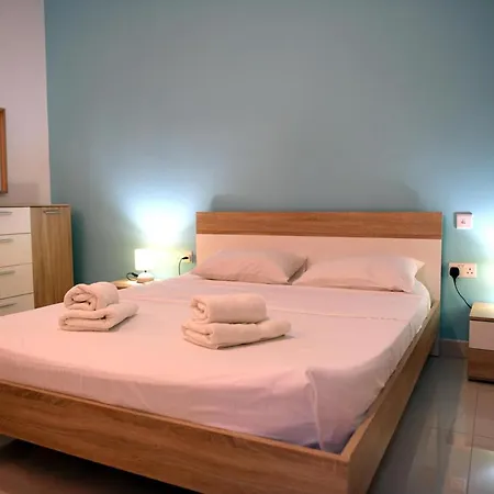 Airy Apt W/terrace, Valley Views & Communal Pool Gz-kbow1-1 아파트 *
